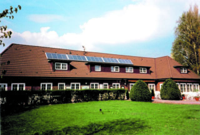 1999: Die Firma VEH plant und liefert die thermische Solaranlage des Eimsbüttelers Turnvereins (ETV), Gewinner des Hamburger Solarpreises | Foto: Archiv