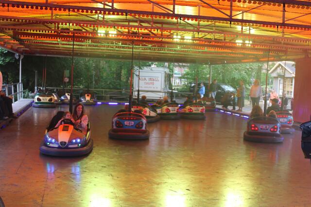 Im Autoscooter wurden fröhliche Runden gedreht | Foto: ce