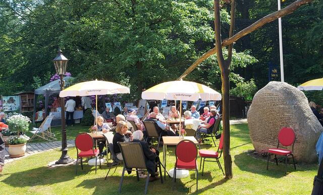 Viele Besucher nutzten das gute Wetter für einen Besuch des Pfingstvergnügens  | Foto: Verein Postkutsche Lüneburger Heide e.V.