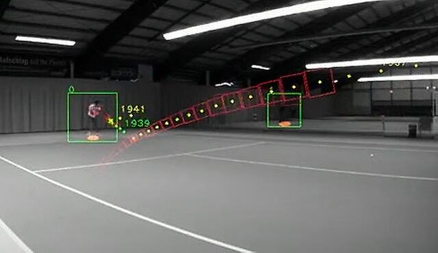Das Bild zeigt die Funktion der Technologie. Sämtliche Gegenstände (Personen, Bälle) werden von der KI  erkannt, ausgewertet und dem Tennisspieler per App zur Verfügung gestellt | Foto: Stader Tennisclub