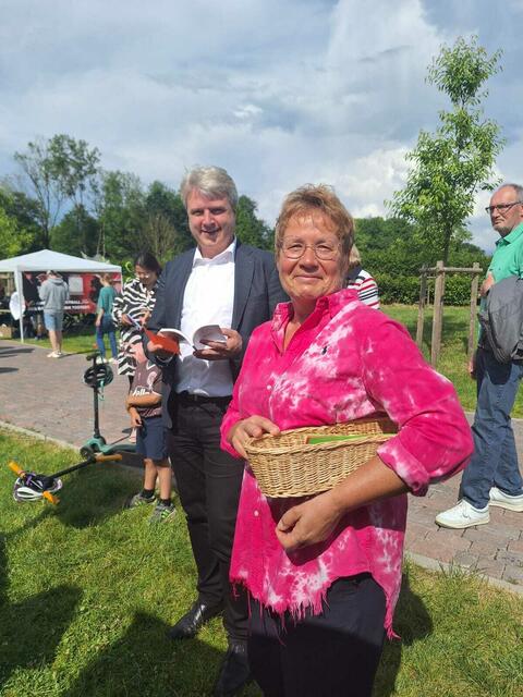 Samtgemeinde-Bürgermeister Dr. Peter Dörsam im Gespräch mit Sonja Kröger  | Foto: Gregor Rick
