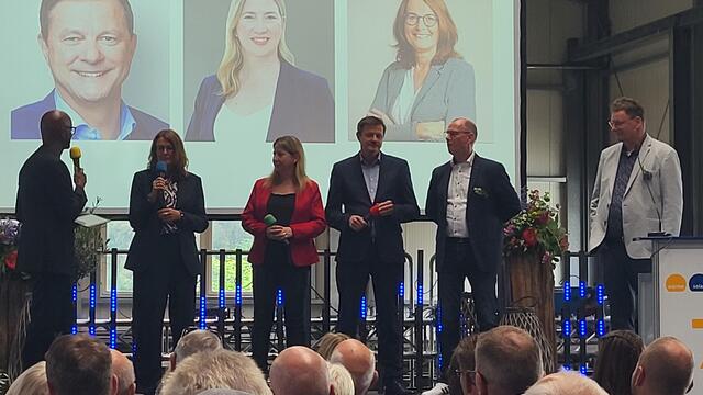 Yared Dibaba im Gespräch mit Ute Kück, Birgit Butter, Oliver Grundmann, Heiko und Ingo Fischer