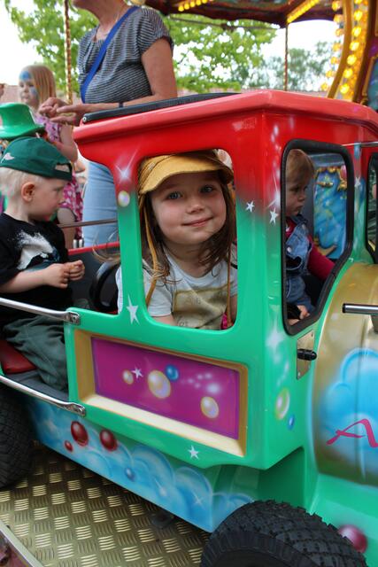Alina (2) aus Steinbeck fand die Karussell-Lokomotive toll | Foto: pöp