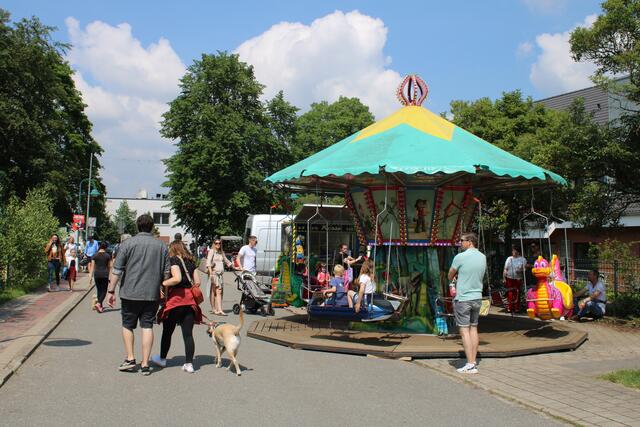 Anziehungspunkt: das Kinderkarussell | Foto: pöp