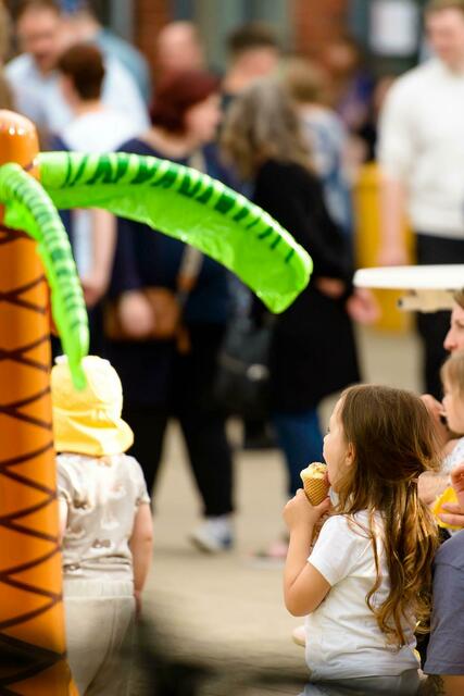 Spiel, Spaß und gemeinsamer Austausch auf dem Fest der ROGA | Foto: Schulverein ROGA e.V.