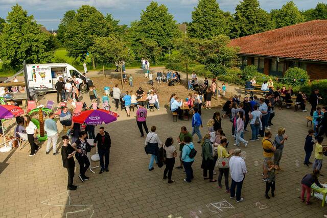 Spiel, Spaß und gemeinsamer Austausch auf dem Fest der ROGA | Foto: Schulverein ROGA e.V.