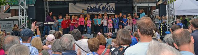 Der Chor der Grundschule Sprötze-Trelde erhielt viel Beifall