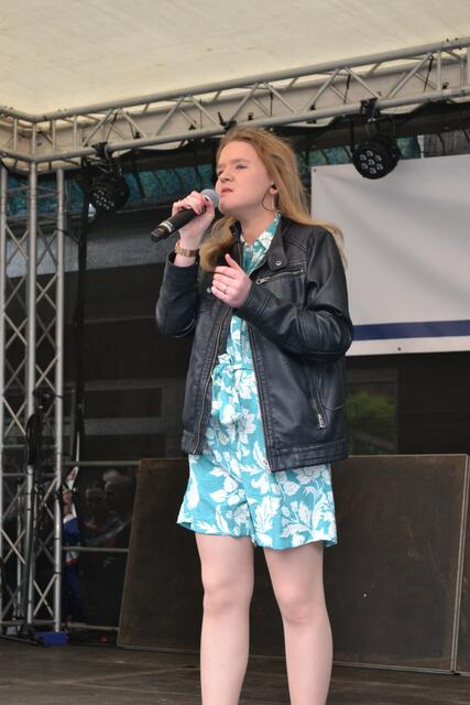 Mit Musicalgesang unterhielt Sofie Brunke | Foto: bim