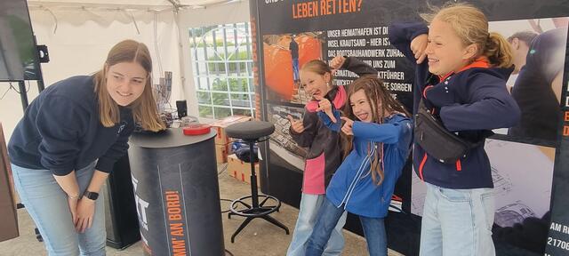 Spaß an der Foto-Box der Firma Hatecke  | Foto: ig