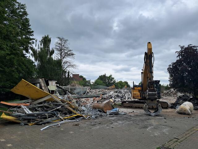 Auf der Baustelle wird der Müll streng getrennt und zum Recycling vorbereitet.