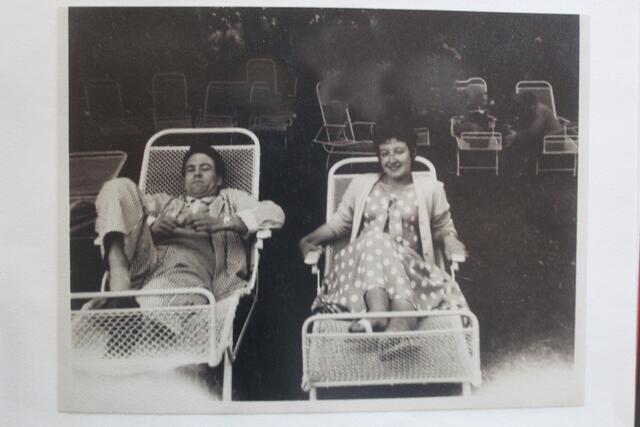 Rudolf und Christa Mitreuter im Garten des AK Harburg: Hier lernten sie sich kennen | Foto: Mitreuter