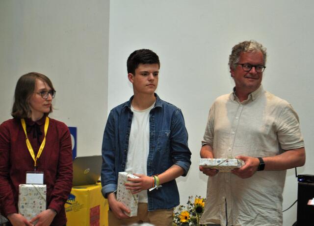 Die Vielleser der Jury v.l. Lea-Lousia Maass Jarne Fluhr Dirk Thomzik | Foto: Hansestadt Buxtehude