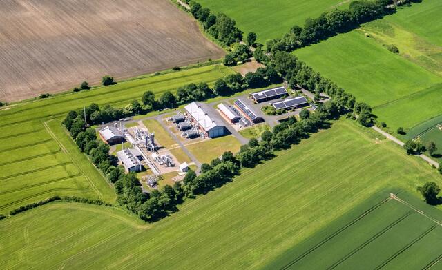 Das Storengy-Gelände in Harsefeld aus der Luft. Tief unter Erde befinden sich die beiden bereits bestehenden Gasspeicher | Foto: Martin Elsen/nord-luftbilder.de