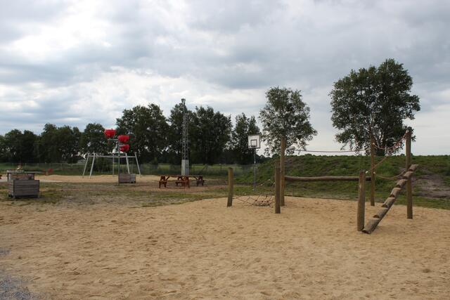 Der neue Schulhof bei der Containerschule | Foto: sb