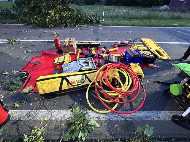 Einsatz mit schwerem Werkzeug | Foto: FF Harsefeld