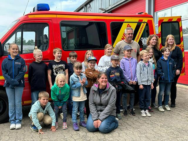 Strahlende Gesichter: Die Kinderfeuerwehr "Flöschis Flämmchen" auf dem Weg nach Klint. | Foto: Freiwillige Feuerwehr Wiepenkathen