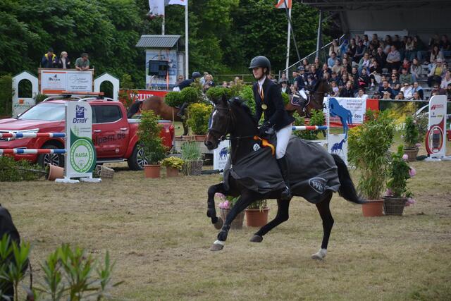 Neue Kreismeisterin im Springen aller Leistungsklassen: Sarah Bardenhagen (RV Fredenbeck) mit Carribean Pearl