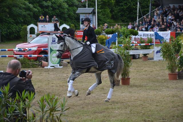 Neue Kreismeisterin in der Dressur in der Kategorie Junioren/ Junge Reiter: Katharina Wiebusch (RFV Bokel) mit Santiana