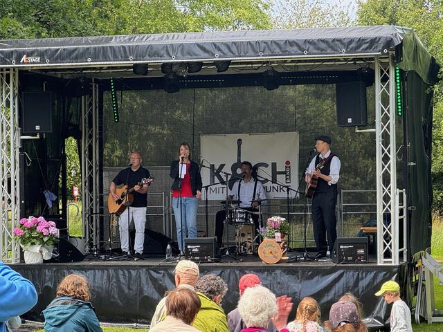 "Koch mit I-Punkt" gehörte zu den Bands, die das Bühnenprogramm bestritten | Foto: Susanne von Eitzen