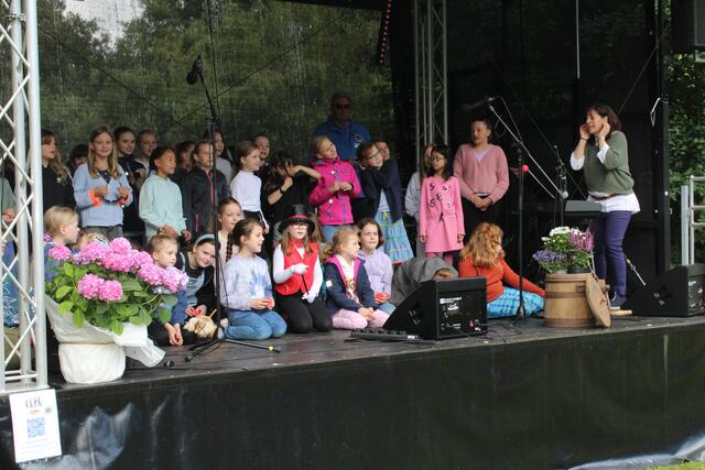Die Grundschüler aus Holm-Seppensen auf der großen Bühne