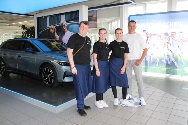 Das Organisationsteam von Kuhn + Witte für das "Volkswagen Sommermärchen": (v. li.) Peter Kowalk, Philien Gennrich, Emily Werner und Eduard Fischer