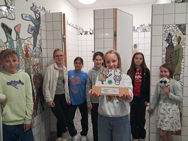 Die Schüler des Gymnasium Winsen fühlen sich in den Toilettenräumen nun viel wohler | Foto: Anika Werner