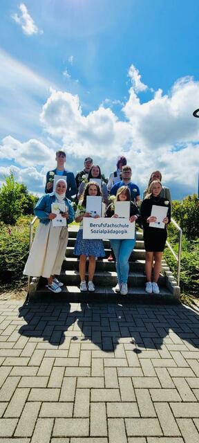 Berufsfachschule Sozialpädagogik (B8Q22_1): Mirja Krause, Alyssa Mohrbach, Rama Noman, Farian Peters, Leana Pohl, Tim Varzic und Gesa Wedel. | Foto: BBS Buchholz