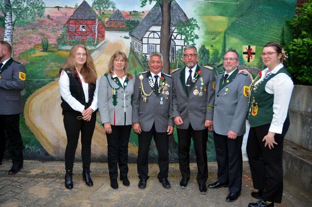 Der neue Vorstand (v.li.): Wyona Leony Dede, Manuela und Wilfried Klingenberg, Stefan Peter, Simon Prasek und Denise Hofer | Foto: André Welle