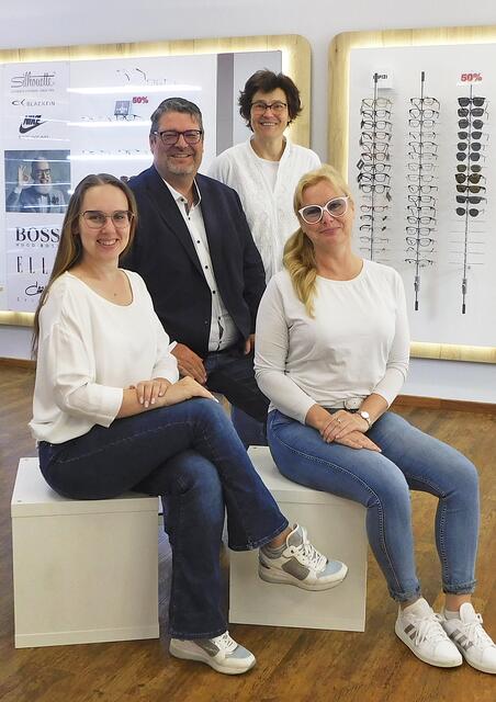 Das Optiker Meins-Team in Tostedt (v.li.): Marina Lehmann, Guido Rechtenberg, Sabina Frommhold und Heidi Müller | Foto: Aldag