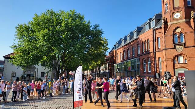 Tanzvorführung auf dem Pferdemarkt | Foto: SMTG
