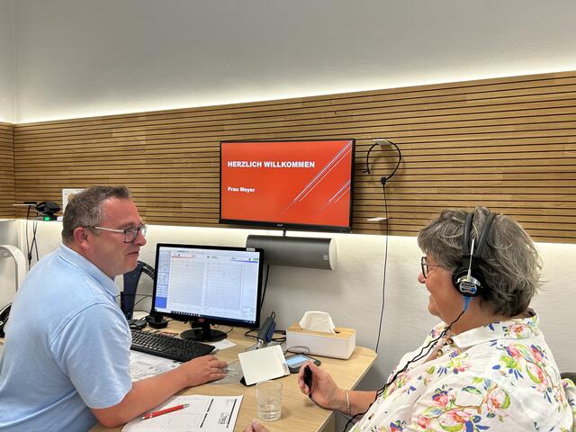 Mit modernster Technik wird die Hörleistung der Kunden gemessen | Foto: Aldag