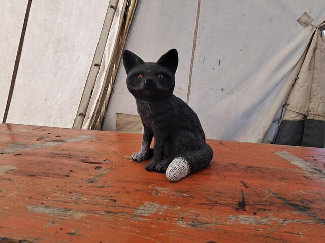 Wird dieser frisch bemalte Fuchs ein Mitbringsel oder wohnt er im Kinderzimmer? | Foto: Anika Werner