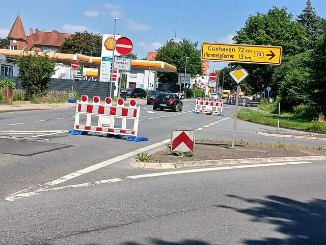 Die Harsefelder Straße ist stadteinwärts jetzt komplett gesperrt | Foto: sb