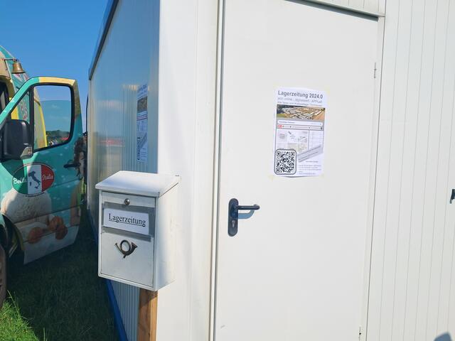 Um Grüße, Kontaktanzeigen oder Gerüchte in die Welt zu setzen, konnten die Kinder einen Zettel in den Briefkasten werfen oder direkt online in der Lagerzeitung inserieren | Foto: Anika Werner