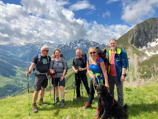 Alfred Hermsdörfer (Mi.) wanderte Teile der Strecke gemeinsam mit zwei Ehepaaren | Foto: Hermsdörfer
