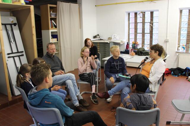 Stephanie Bargmann (mit Mikrofon) erzählt, was ihr an Stade besonders gut gefällt | Foto: Reiss