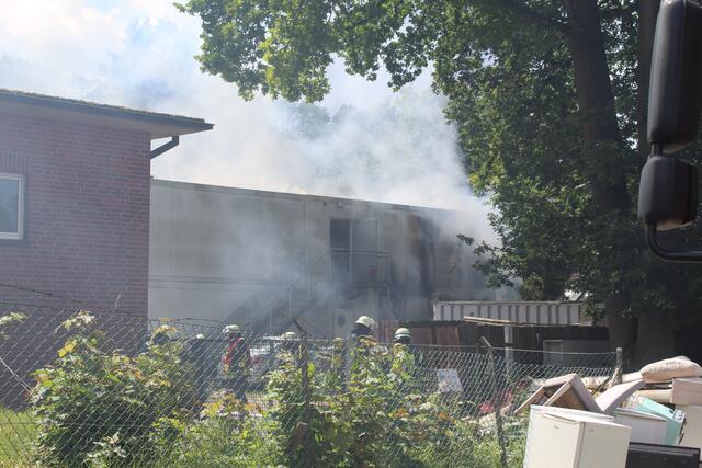 Starke Rauchentwicklung an den brennenden Containern | Foto: pm