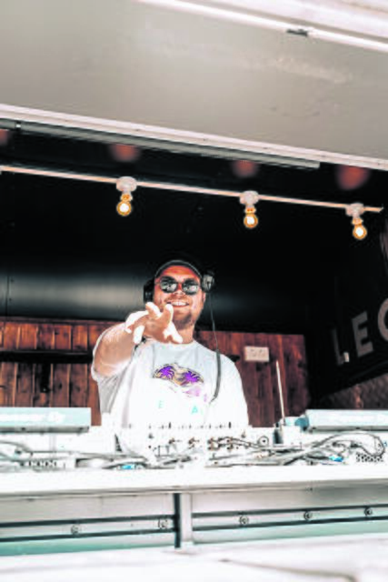 Die DJs sorgen für gute Stimmung mit ihrer Musikauswahl | Foto: Leonardt Korn