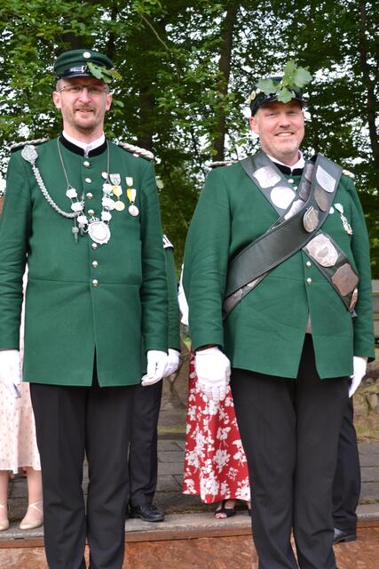 Marc Baden (re.) bei der Proklamation mit seinem Königsgemahl Sven | Foto: bim