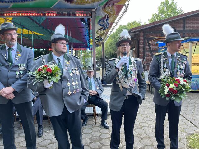 Die neue Majestät Tobias "Der Jugendliche" Rieckmann bei seiner Rede | Foto: sra