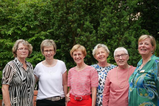 Die ehemaligen Vorsitzenden und die aktuelle Vorsitzende (v. li.): Christina Allgeier, Cornelia Eggers, Heike Weber, Sigrid Cohrs, Anke Klußmann und Sabine Meier | Foto: Landfrauenverein Elstorf