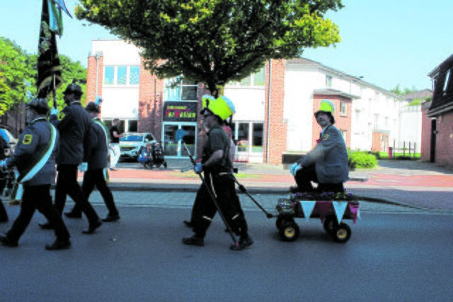 Wurde durch die Stadt gezogen: der scheidende Schützenkönig Bernd Wehrmann