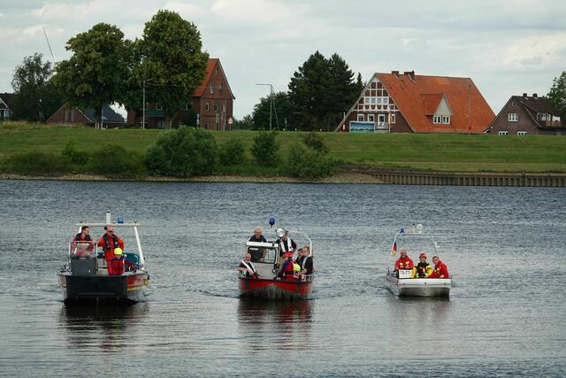 Die Einsatzkräfte wechselten die Boote, um sich mit den verschiedenen Typen vertraut zu machen | Foto: DLRG