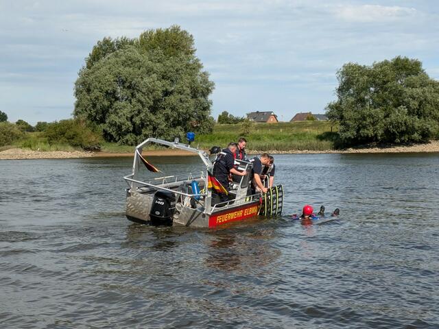 Rettungsübung auf der Elbe | Foto: DLRG