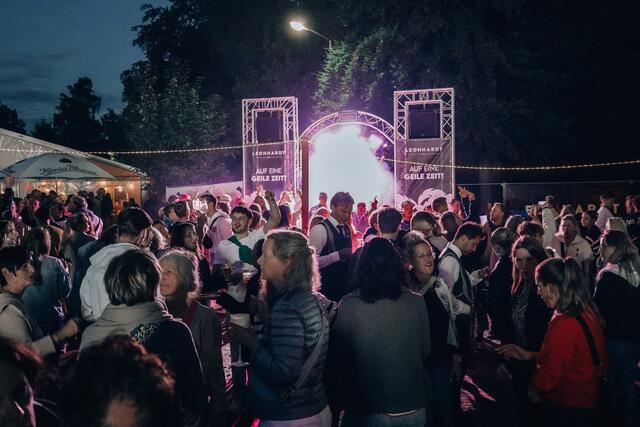 Der Schützenplatz wurde zur Tanzfläche | Foto: LEONHARDT KORN