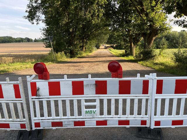 Der Blick vom "Natenbergweg" auf den "Emmelndorfer Weg". Für viele Schülerinnen und Schüler ist dies der Schulweg  | Foto: sra