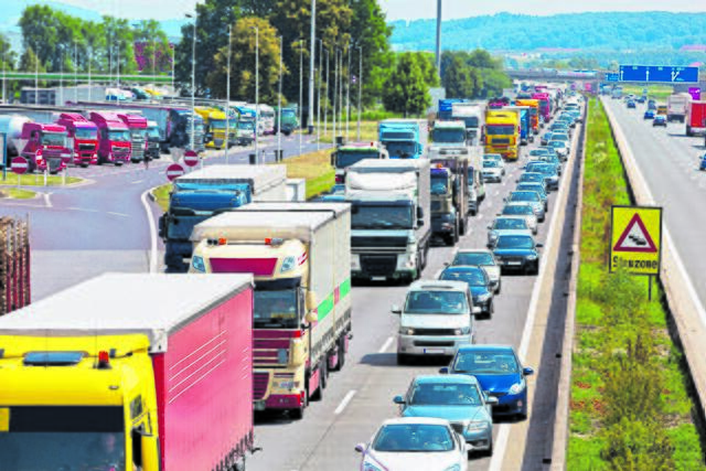 Verstopfte Autobahnen sind in Deutschland der Normalfall | Foto: AdobeStock/ Gina Sanders