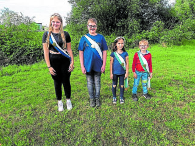 Die Kinderwürdenträger 2023 (v. li.): Jugendkönigin Mayleen Tudyka, Jugendkönig Luca Guminski, Prinzessin Fiona von Holt und Prinz Joris Wedel | Foto: Stader Schützenverein