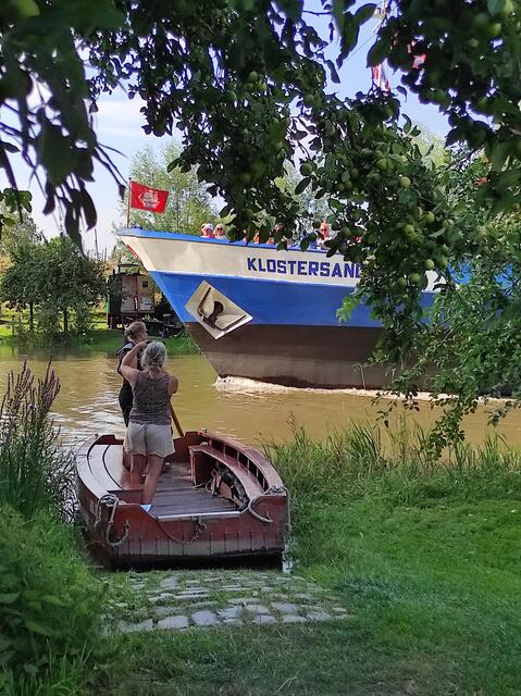 Hier hat der historische Frachter "Klostersande" Vorfahrt | Foto: Fährverein