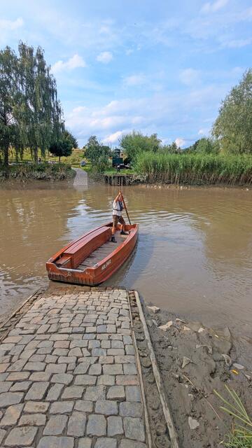 Die Fähre legt am Südufer an, um Gäste abzuholen | Foto: jd